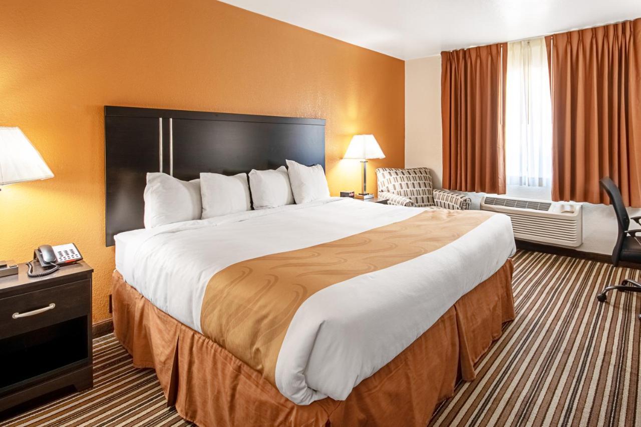 Inn Quality Dodge City